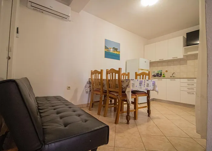 Apartments Petar Maksan